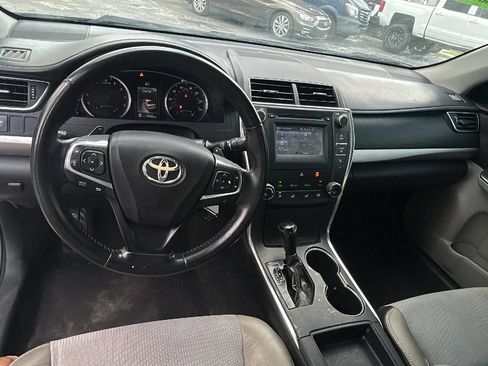 Used 2016 Toyota Camry SE FWD image 8
