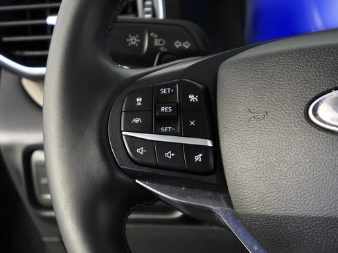 Used 2020 Ford Explorer Platinum w/ Premium Technology Package AWD/4WD image 32