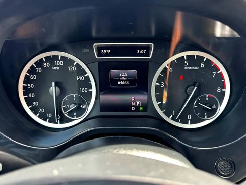 Used 2017 INFINITI QX30 Premium w/ Navigation Package image 8