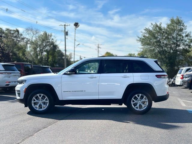 Used 2023 Jeep Grand Cherokee Limited AWD/4WD image 3