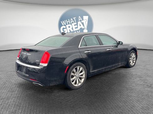 Used 2018 Chrysler 300 Limited image 3