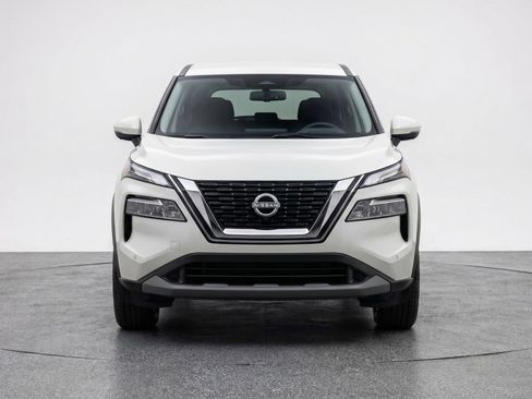 Used 2025 Nissan Rogue SV FWD image 2