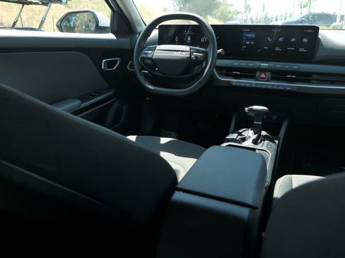 Used 2025 Kia K4 FWD image 25