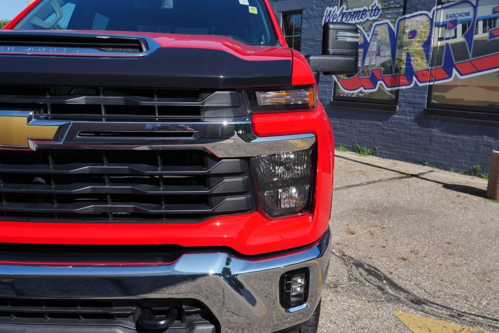 Used 2024 Chevrolet Silverado 2500 LT w/ Convenience Package AWD/4WD image 3