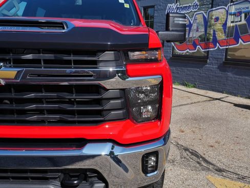 Used 2024 Chevrolet Silverado 2500 LT w/ Convenience Package AWD/4WD image 3