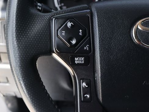 Used 2022 Toyota 4Runner TRD Off-Road AWD/4WD image 25