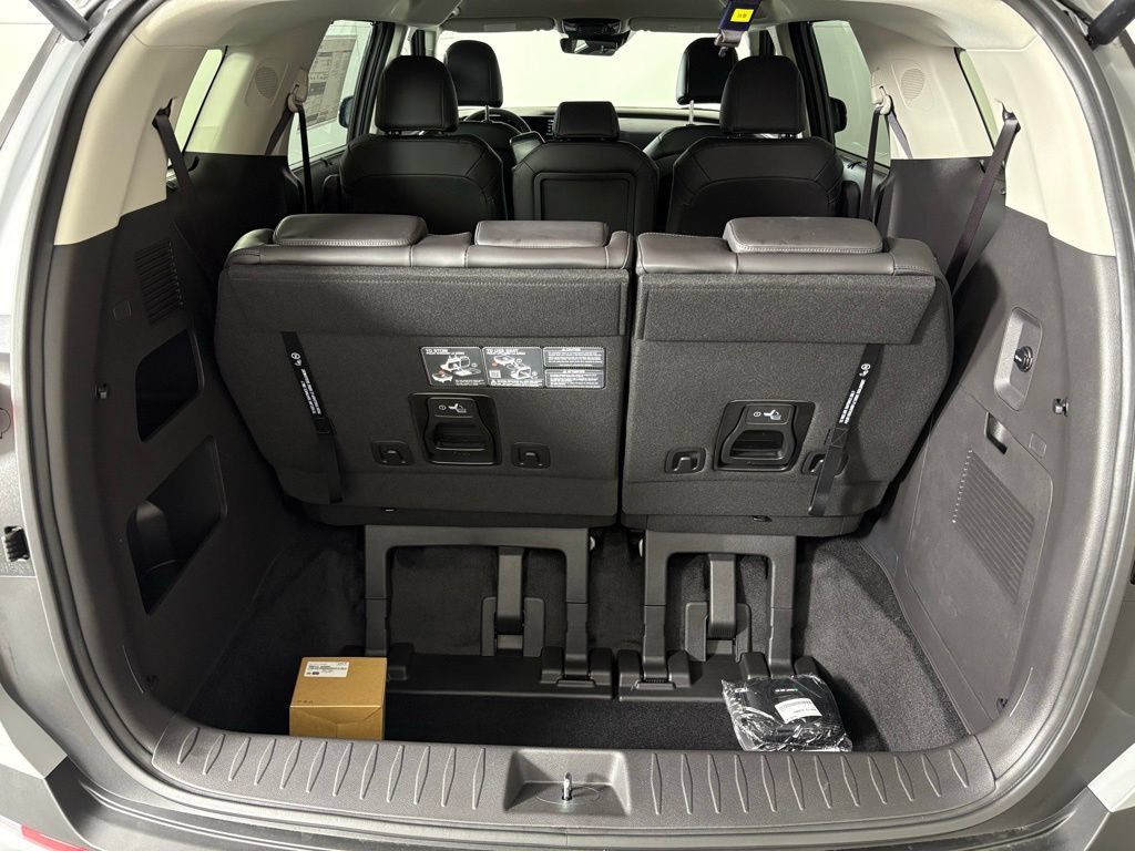 New 2026 Kia Carnival EX FWD image 41