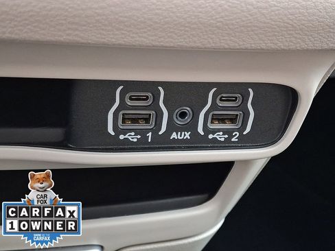 Used 2024 Chrysler Pacifica Touring-L image 25