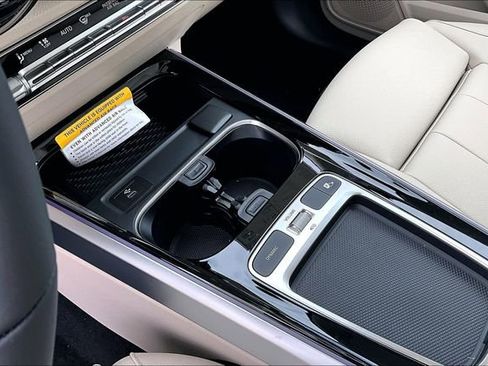 New 2026 Mercedes-Benz GLB 250 4MATIC image 11