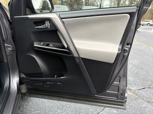 Used 2018 Toyota RAV4 Limited image 14