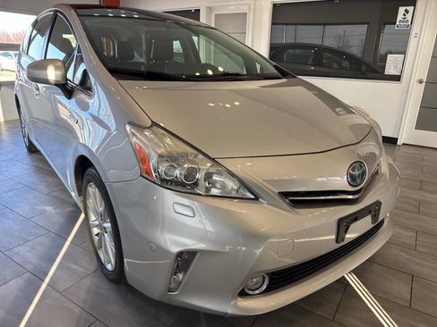Used 2014 Toyota Prius V Five image 1