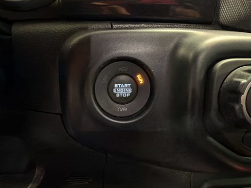 Used 2022 Jeep Wrangler Unlimited Sahara AWD/4WD image 16