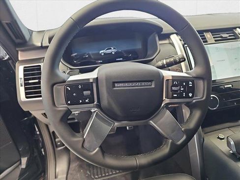 New 2025 Land Rover Discovery Dynamic SE AWD/4WD image 21