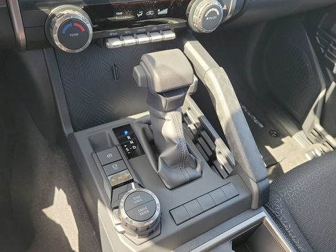 New 2026 Toyota 4Runner SR5 AWD/4WD image 18