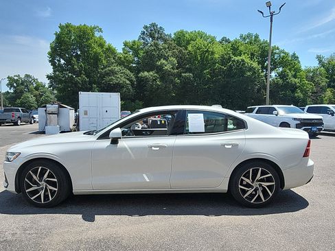Used 2020 Volvo S60 T5 Momentum FWD image 2