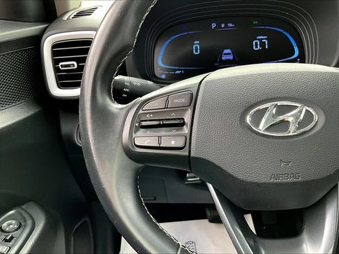 Certified 2023 Hyundai Venue Limited w/ Cargo Package FWD image 10