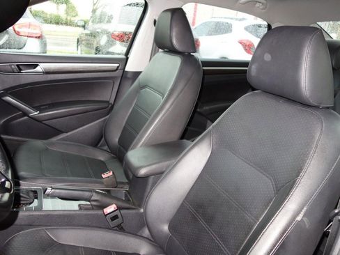 Used 2016 Volkswagen Passat 1.8T SE FWD image 15
