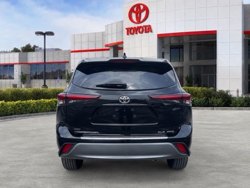 Used 2025 Toyota Highlander Platinum AWD/4WD image 6