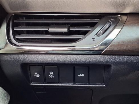 Used 2017 Toyota Avalon XLE image 22