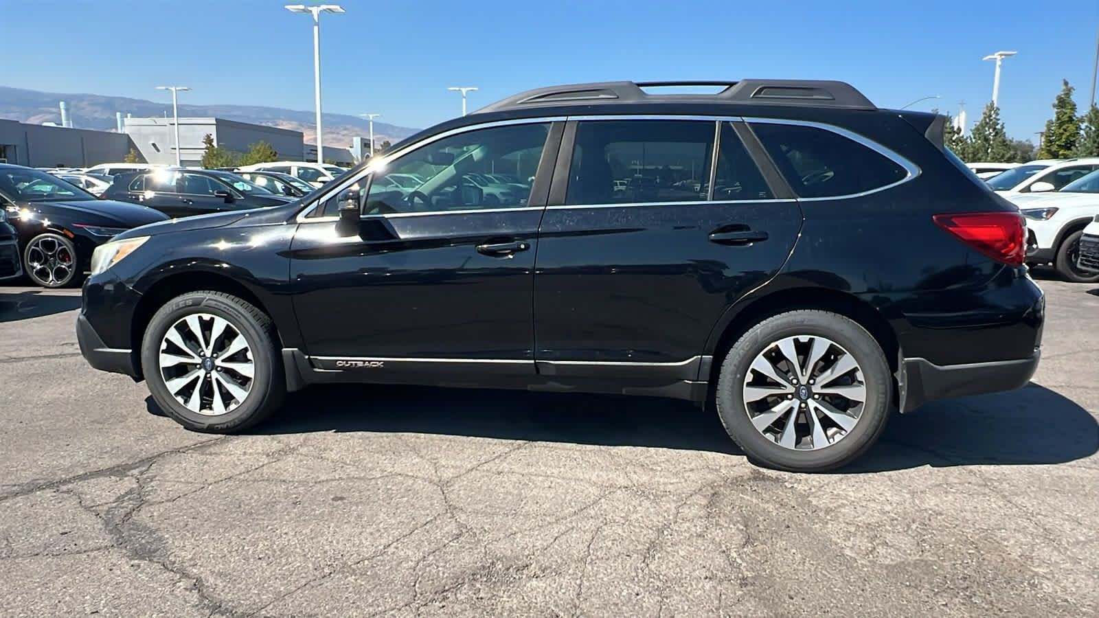 Used 2017 Subaru Outback 2.5i Limited AWD/4WD image 8