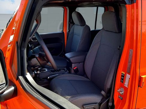 New 2025 Jeep Gladiator Sport image 11
