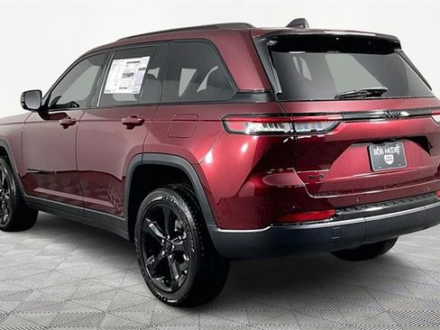 New 2025 Jeep Grand Cherokee Laredo image 4
