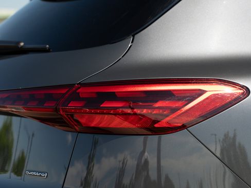 Certified 2025 Audi Q5 Premium w/ Premium Plus AWD/4WD image 32