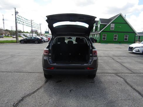 Used 2018 Jeep Compass Sport w/ Cold Weather Group FWD image 7