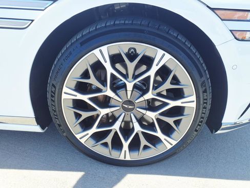 Used 2024 Genesis G90 3.5T AWD/4WD image 9