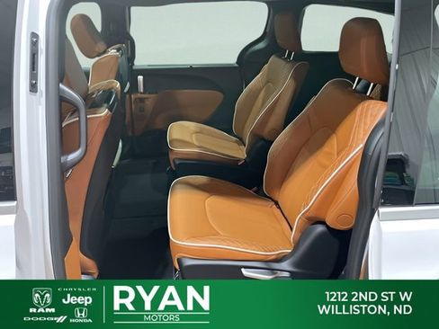 New 2026 Chrysler Pacifica Pinnacle image 46