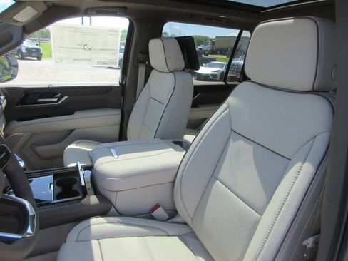 New 2026 GMC Yukon XL Denali AWD/4WD image 11