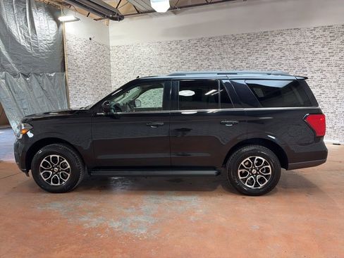 Used 2024 Ford Expedition XLT AWD/4WD image 4