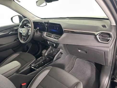 Used 2025 Chevrolet TrailBlazer LT AWD/4WD image 13