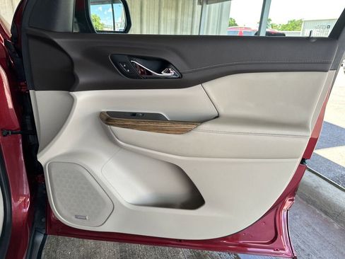 Used 2019 GMC Acadia Denali w/ Technology Package FWD image 39