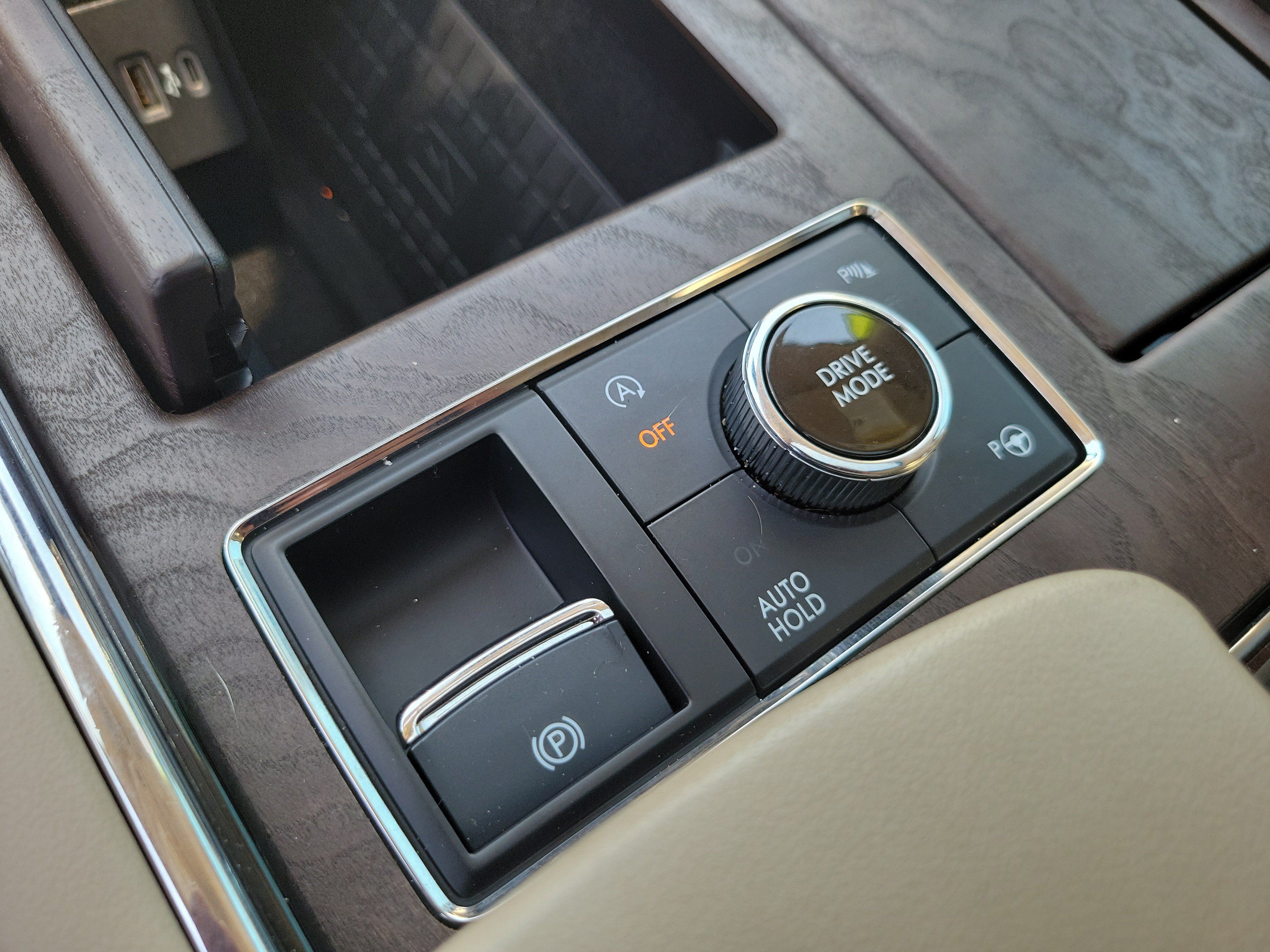 Used 2021 Lincoln Navigator Reserve w/ Luxury Package AWD/4WD image 9
