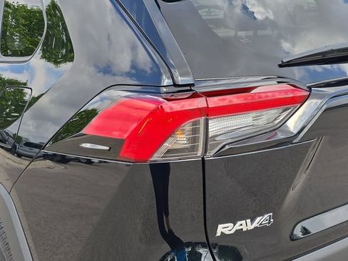 Used 2025 Toyota RAV4 LE AWD/4WD image 34