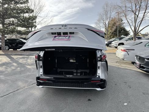 Used 2022 Toyota Sienna XSE w/ XSE Plus Package FWD image 6
