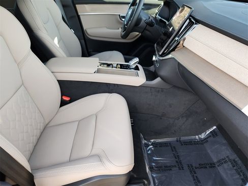 New 2026 Volvo XC90 B5 Core image 18