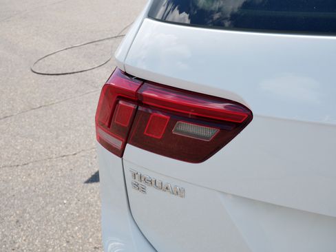 Used 2020 Volkswagen Tiguan SE AWD/4WD image 17