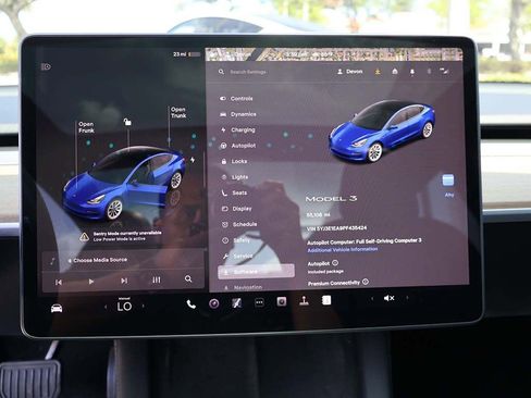 Used 2023 Tesla Model 3 Standard Range image 61