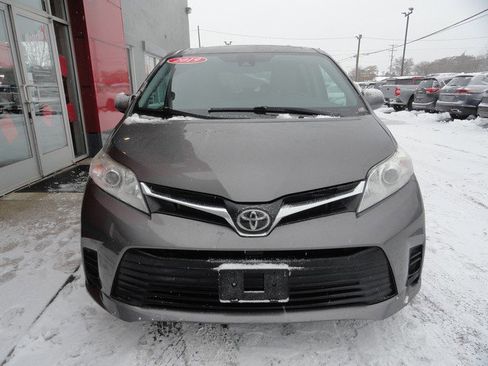 Used 2019 Toyota Sienna LE image 7