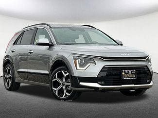 Used 2024 Kia Niro EX Touring video 2