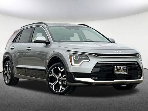 Used 2024 Kia Niro EX Touring image 2