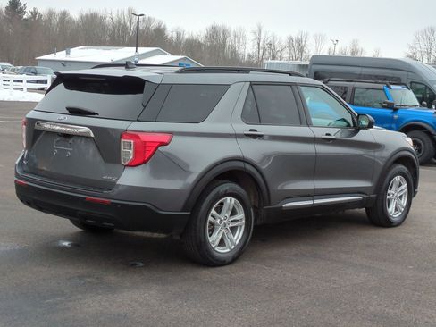Certified 2023 Ford Explorer XLT image 3