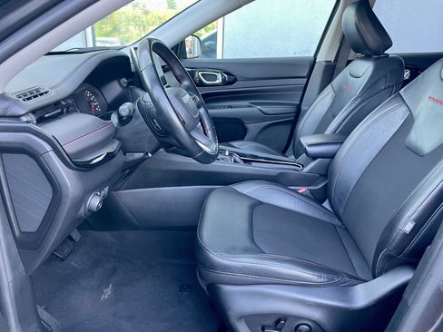 Used 2022 Jeep Compass Trailhawk w/ Trailhawk Convenience Group AWD/4WD image 14
