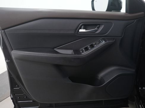 Used 2023 Nissan Rogue SV w/ SV Premium Package image 22