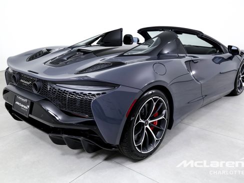 Used 2025 McLaren Artura Spider image 10