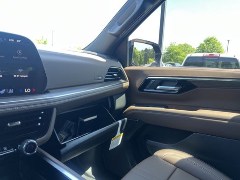 New 2026 Chevrolet Suburban High Country AWD/4WD image 30