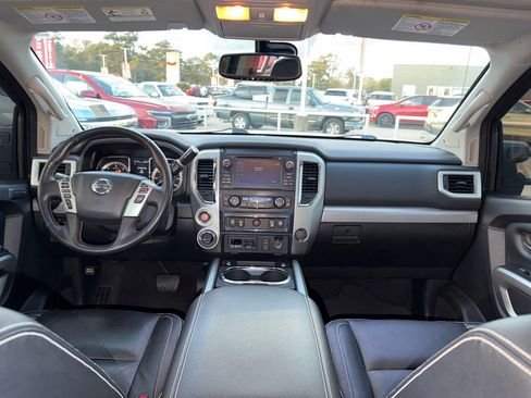Used 2018 Nissan Titan PRO-4X w/ Pro-4x Convenience Package image 14