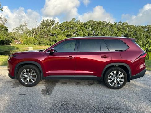 Certified 2024 Toyota Grand Highlander FWD image 3